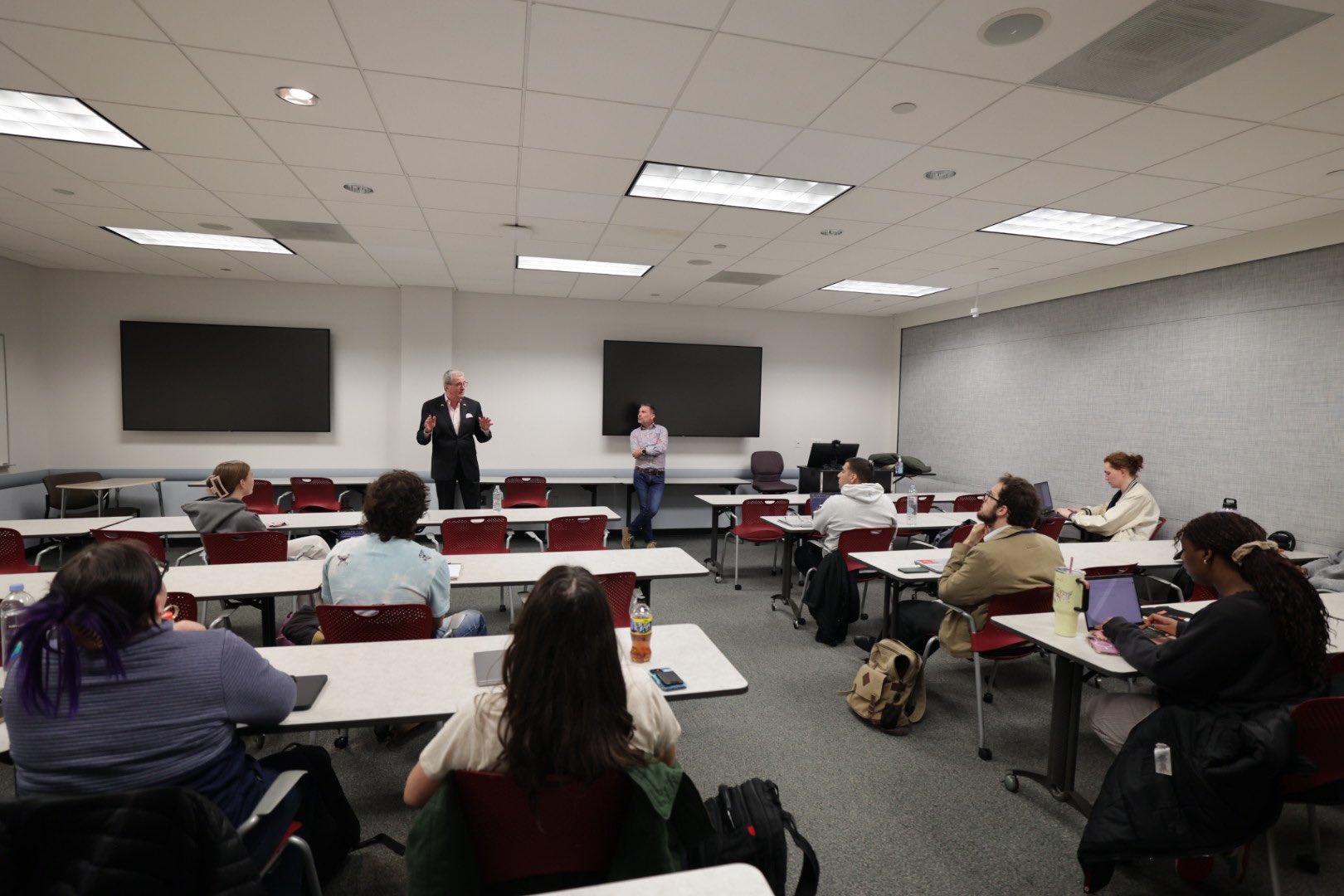 Gov Murphy in classroom